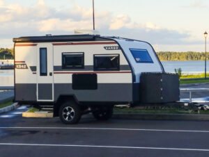 Внедорожный полноростовой дом на колёсах КАРСО KS42 в аренду camper2.ru